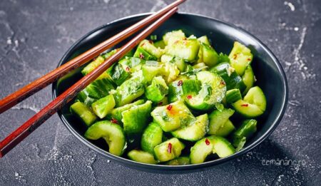 Salata chinezească de castraveți